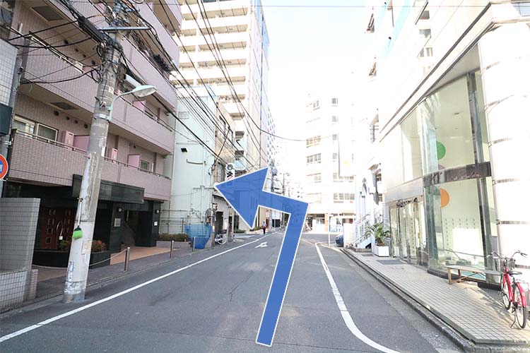 この交差点を左折します